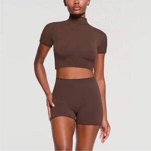 NWT Skims Raw Edge Collection Tee